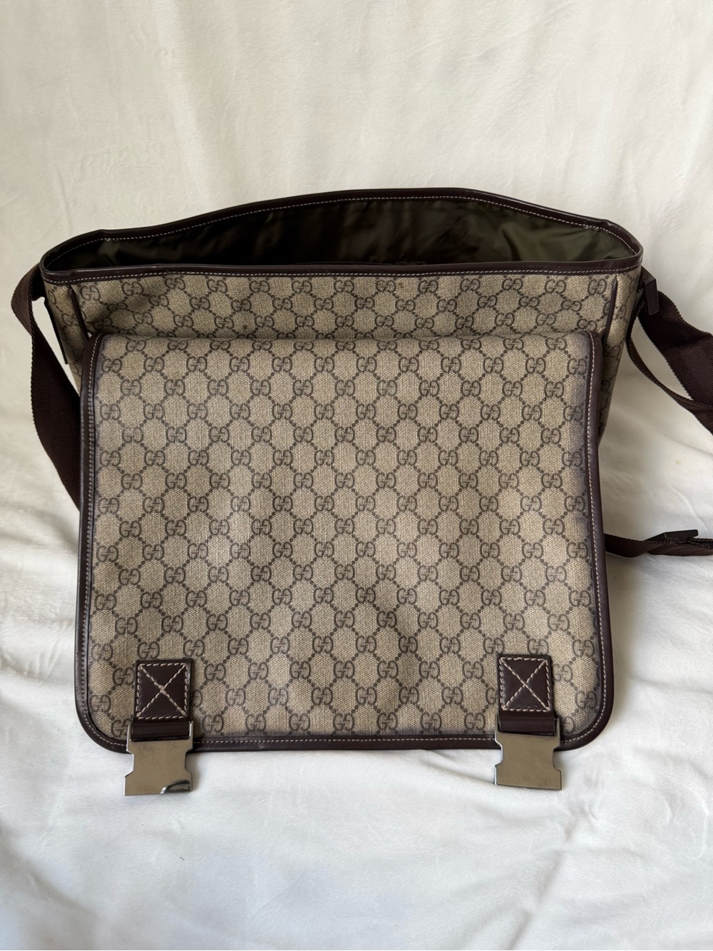 Gucci GG Supreme Interlocking G Crossbody - Picture 12 of 15